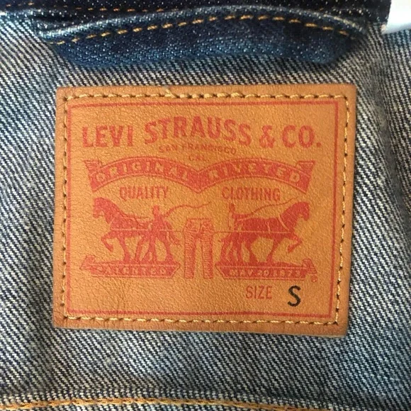 Levi's Women's Dark Blue Jean Jacket - Picture 3 of 3